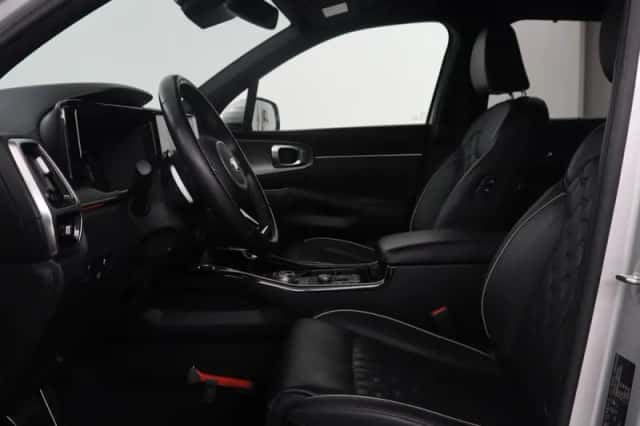 Kia Sorento (2021) thumbnail 3
