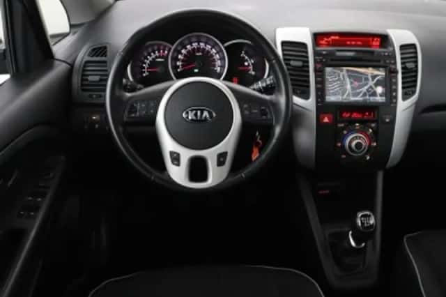 Kia Venga (2014) thumbnail 3