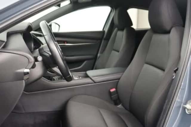 Mazda 3 (2023) thumbnail 5