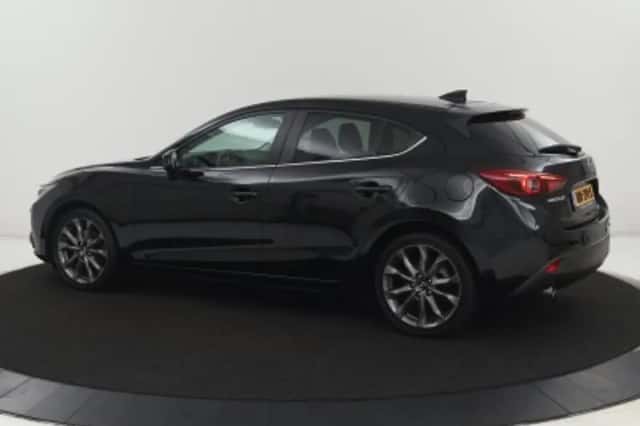 Mazda 3 (2017) thumbnail 2