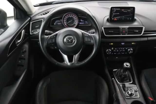 Mazda 3 (2017) thumbnail 3