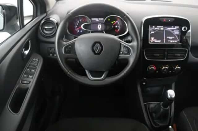 Renault Clio (2018) thumbnail 3