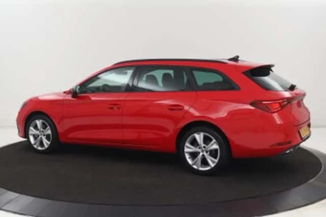 SEAT Leon (2022) thumbnail 2