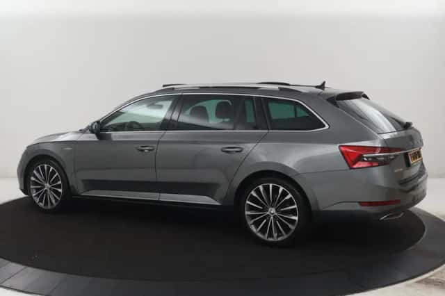 Škoda Superb (2022) thumbnail 2