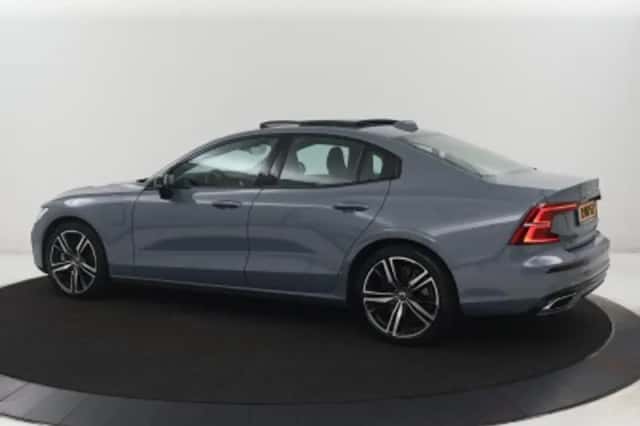 Volvo S60 (2022) thumbnail 2