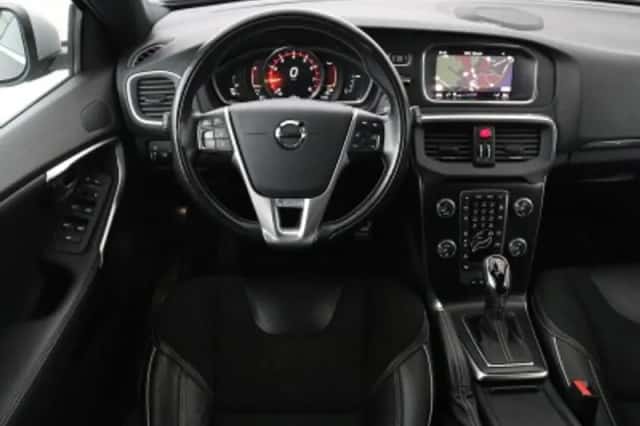 Volvo V40 (2020) thumbnail 3