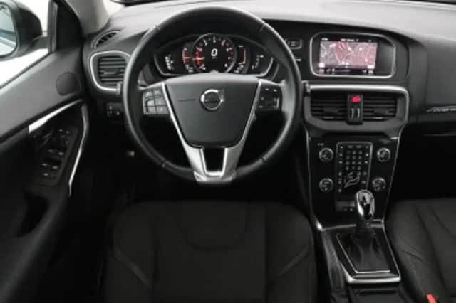 Volvo V40 (2018) thumbnail 3
