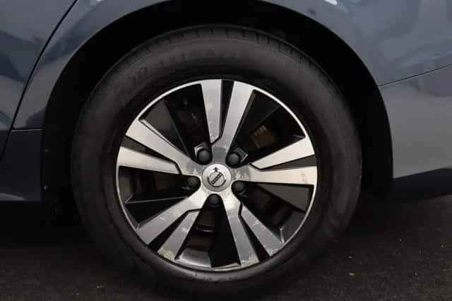 Volvo V60 (2019) thumbnail 2