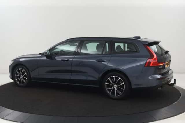 Volvo V60 (2022) thumbnail 3