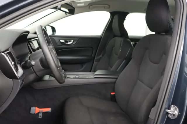 Volvo V60 (2022) thumbnail 6