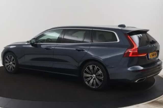 Volvo V60 (2021) thumbnail 2