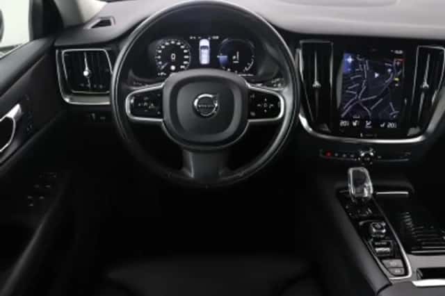 Volvo V60 (2021) thumbnail 4