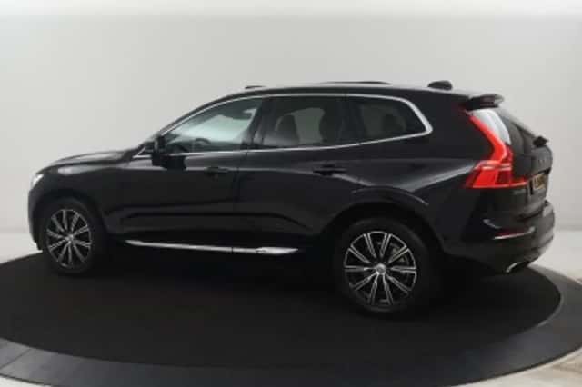 Volvo XC60 (2017) thumbnail 2