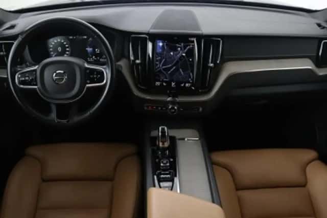 Volvo XC60 (2017) thumbnail 3