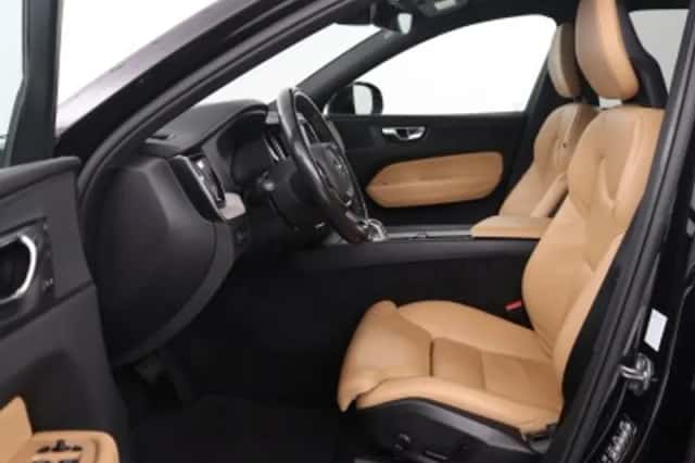 Volvo XC60 (2017) thumbnail 4