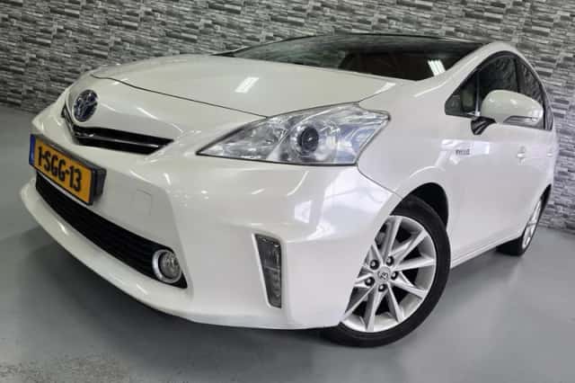 Toyota Prius Wagon (2012) thumbnail 1