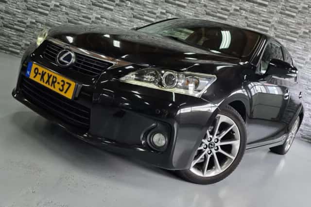 Lexus CT (2013) thumbnail 1