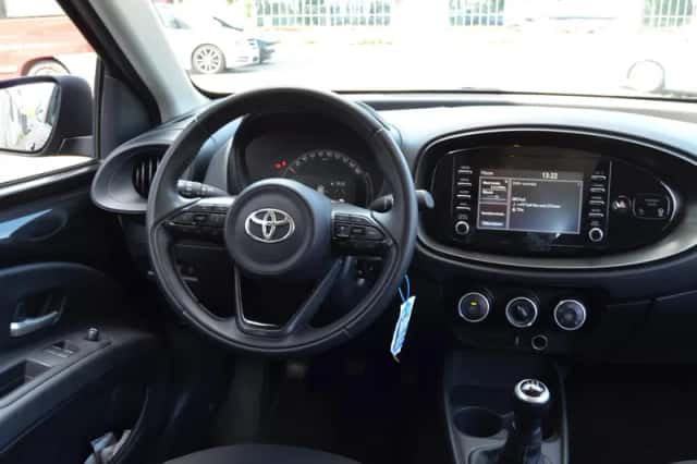 Toyota Aygo X (2022) thumbnail 2