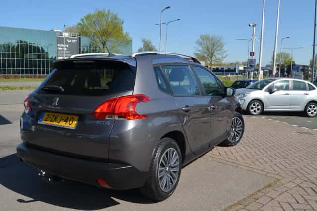 Peugeot 2008 (2015) thumbnail 5