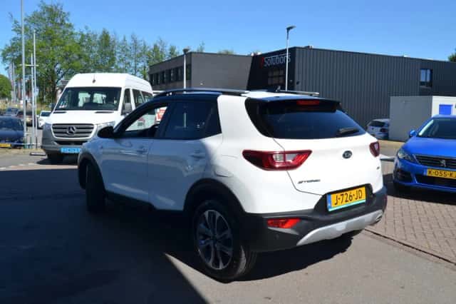 Kia Stonic (2020) thumbnail 3