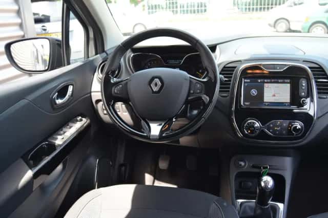 Renault Captur (2016) thumbnail 2