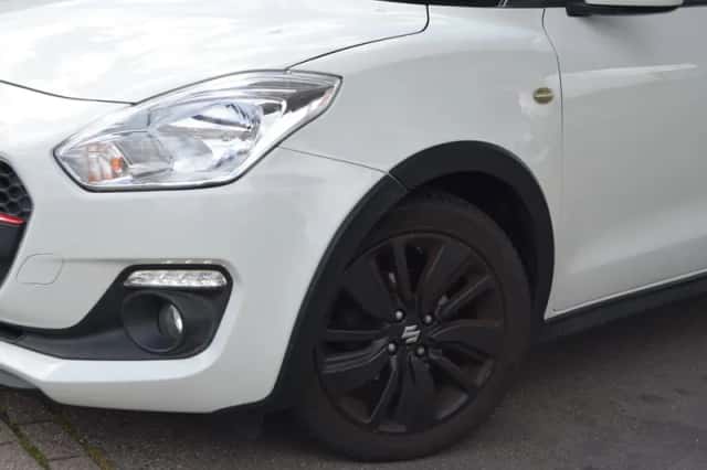 Suzuki Swift (2020) thumbnail 2