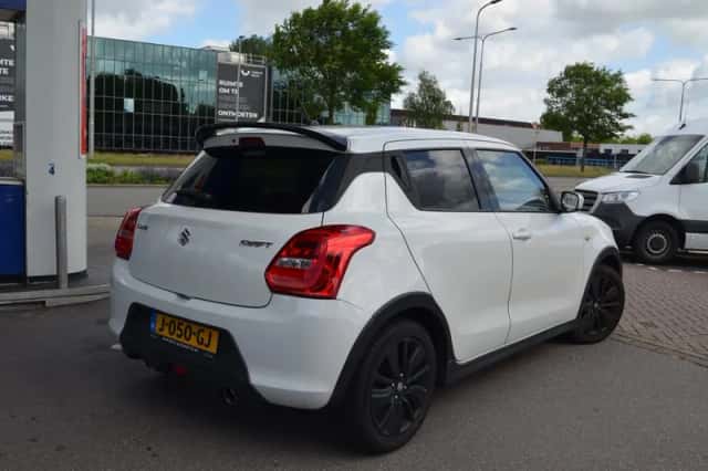 Suzuki Swift (2020) thumbnail 4
