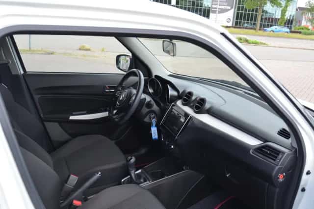 Suzuki Swift (2020) thumbnail 6
