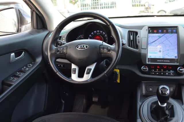 Kia Sportage (2012) thumbnail 2