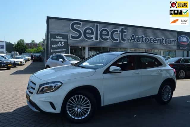 Mercedes-Benz GLA (2014) thumbnail 1