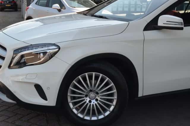 Mercedes-Benz GLA (2014) thumbnail 2