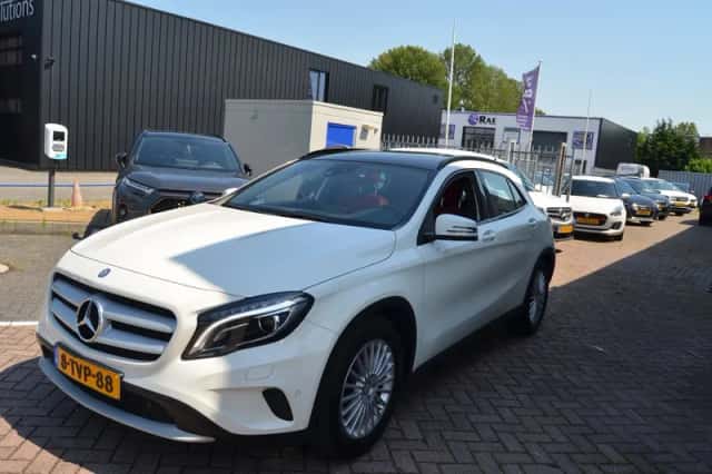 Mercedes-Benz GLA (2014) thumbnail 4