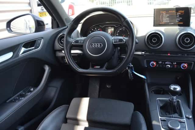 Audi A3 (2016) thumbnail 2