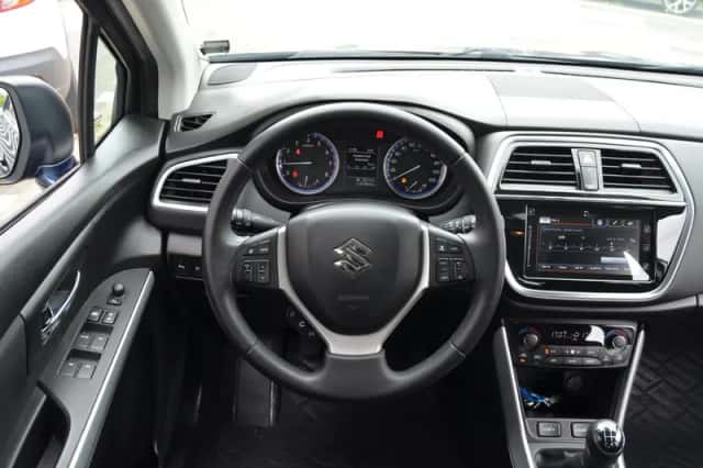 Suzuki S-Cross (2019) thumbnail 2