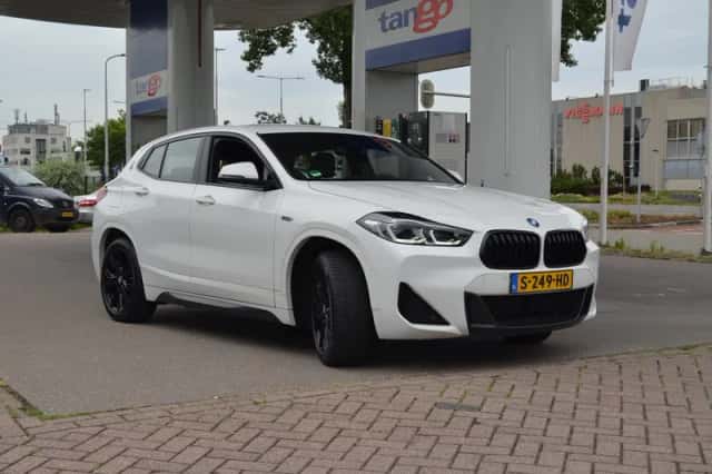 BMW X2 (2022) thumbnail 5