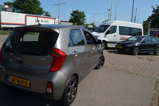 Kia Picanto (2016) thumbnail 4