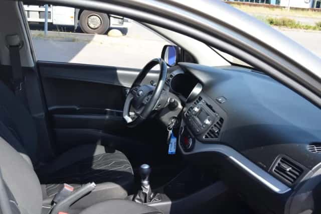 Kia Picanto (2016) thumbnail 6