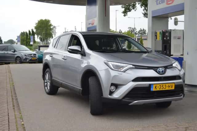 Toyota RAV4 (2018) thumbnail 4