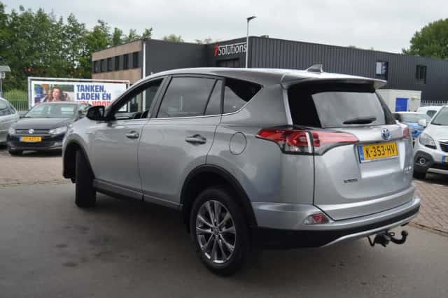 Toyota RAV4 (2018) thumbnail 5