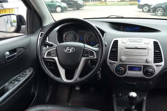 Hyundai i20 (2012) thumbnail 2