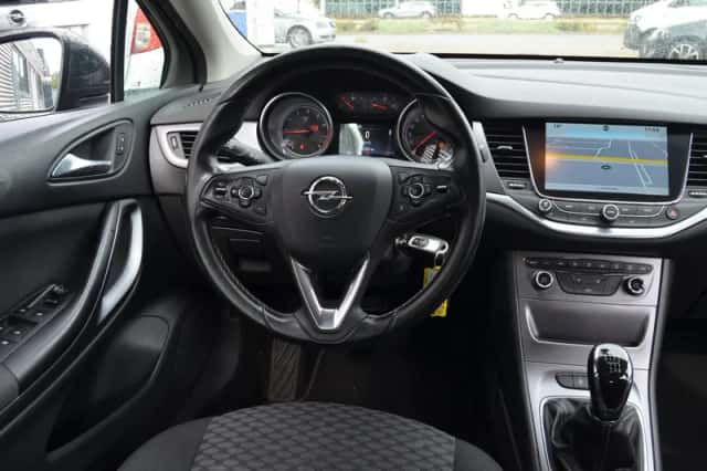 Opel Astra (2016) thumbnail 2