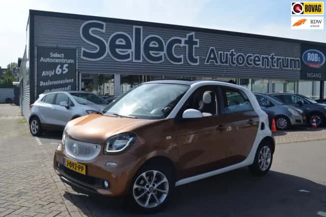 Smart Forfour (2015) thumbnail 1