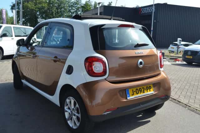 Smart Forfour (2015) thumbnail 4