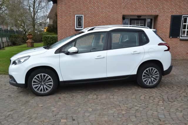 Peugeot 2008 (2017) thumbnail 2