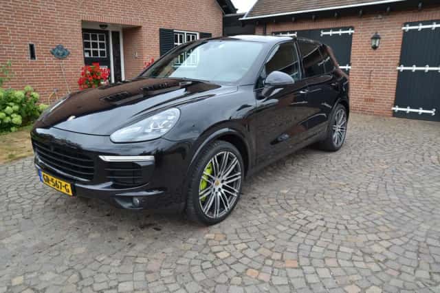 Porsche Cayenne (2015) thumbnail 1