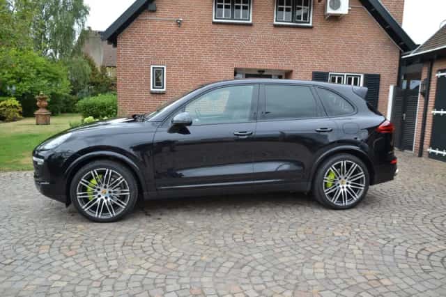 Porsche Cayenne (2015) thumbnail 2