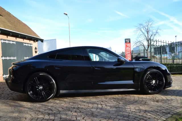 Porsche Taycan (2021) thumbnail 6