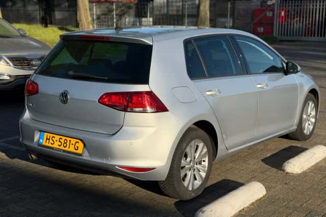 Volkswagen Golf (2016) thumbnail 2