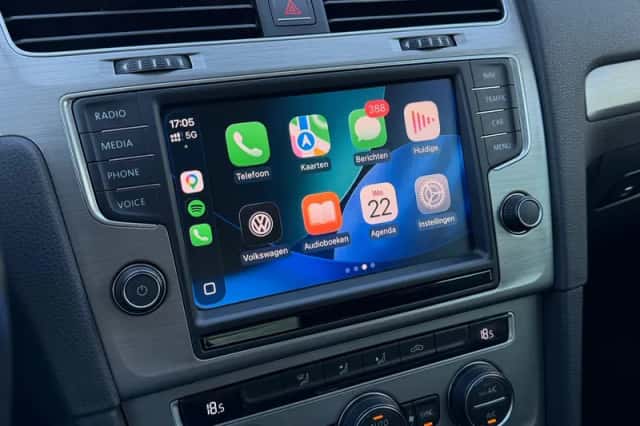Volkswagen Golf (2016) thumbnail 3