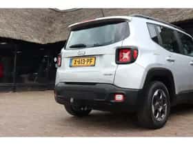 Jeep Renegade (2017) thumbnail 2